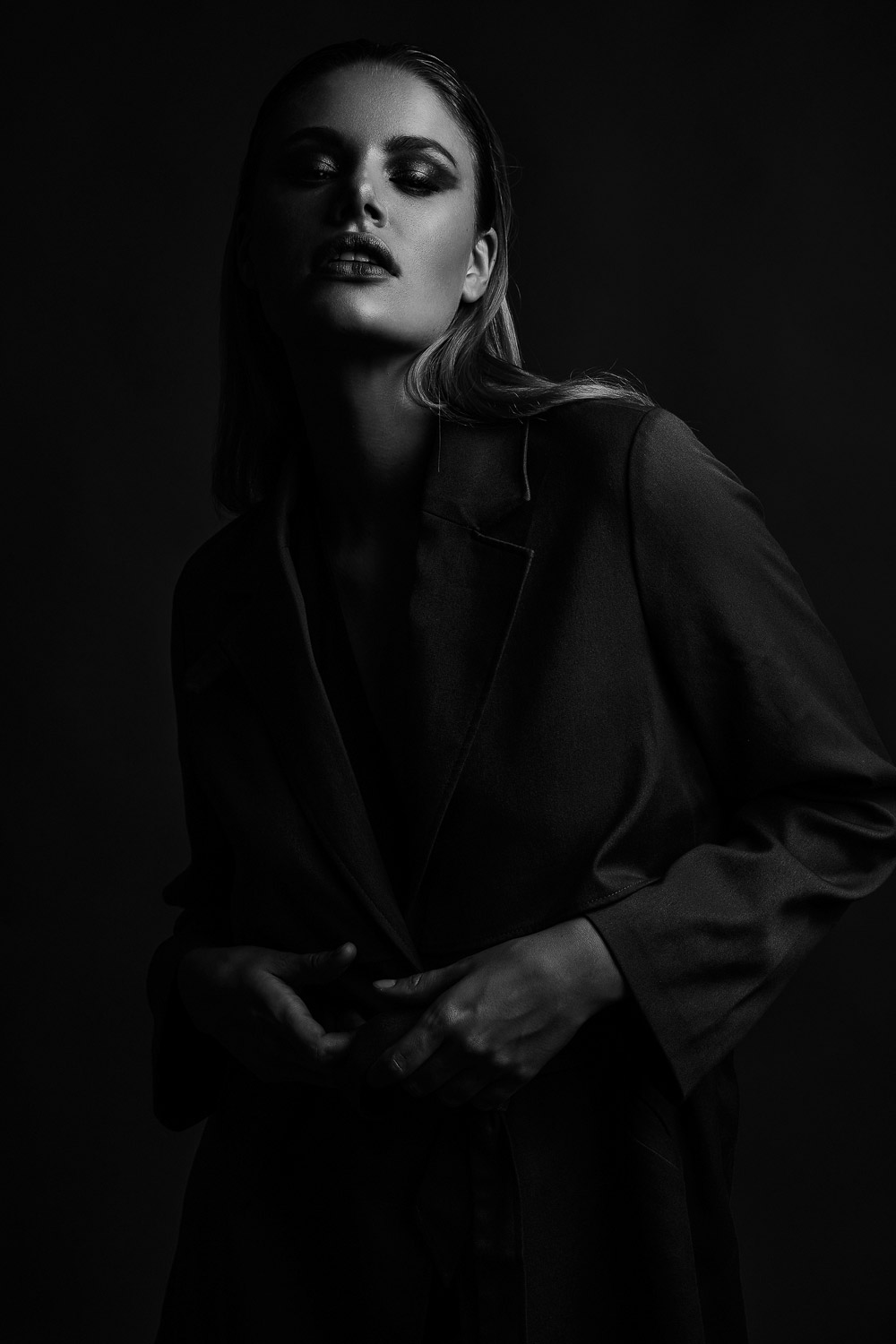 Fashion Editorial Fotografie Model Julia von Wiener Models, Schwarz Wei&szlig;, Dominique Hammer Fotograf Wien