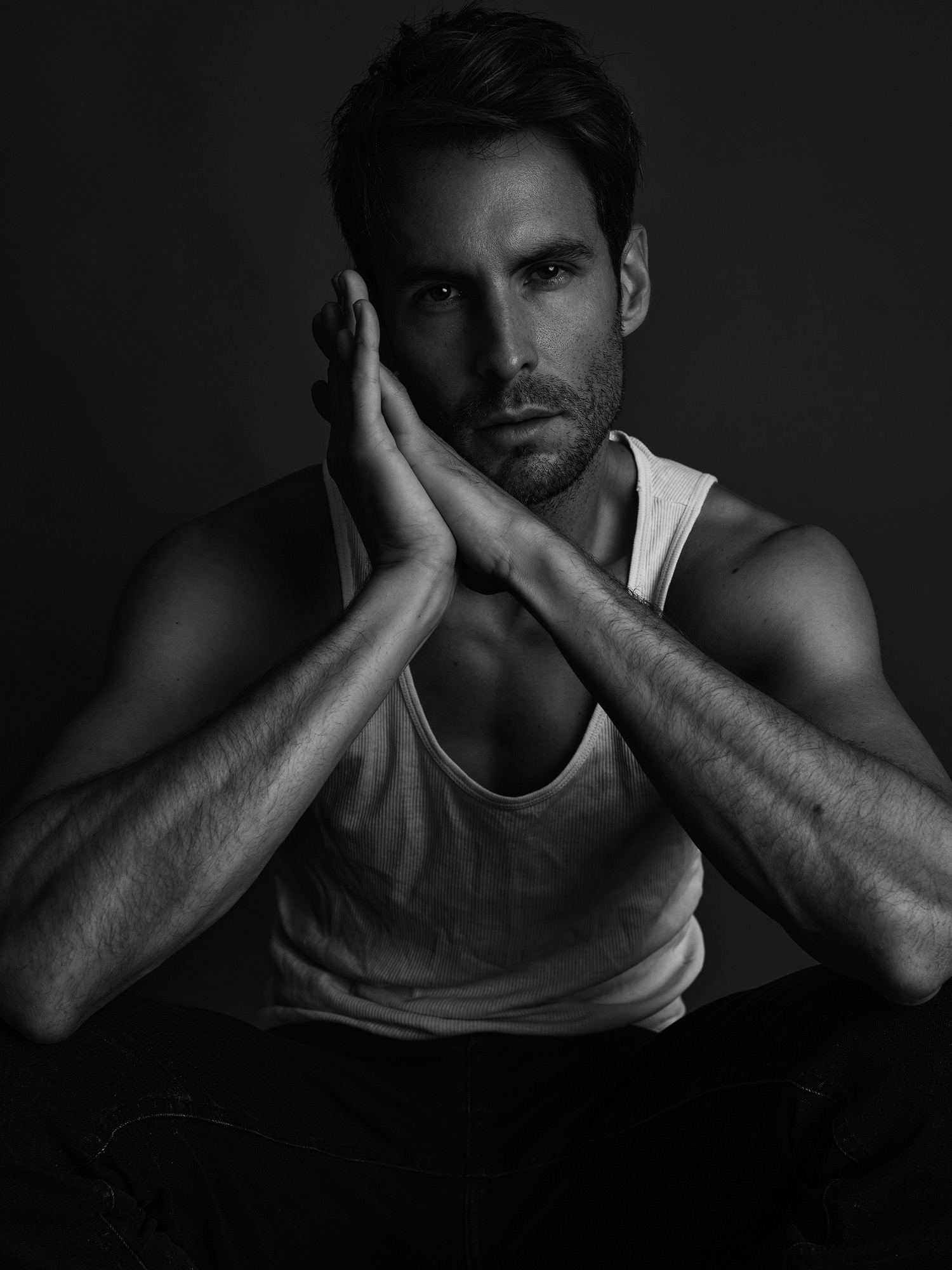 Fashion Editorial Fotografie Model Constantin, Schwarz Wei&szlig;, Dominique Hammer Fotograf Wien