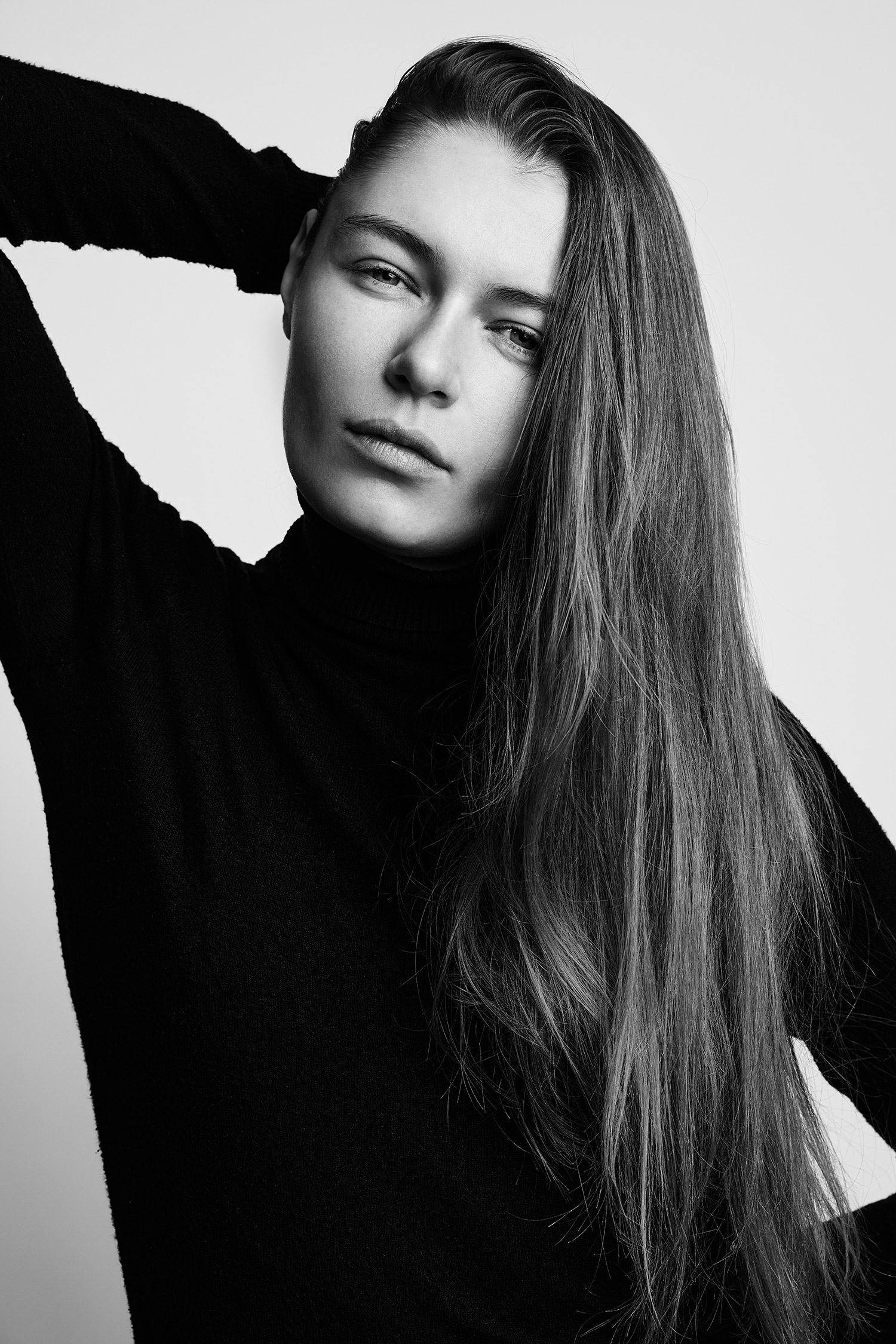 Fashion Editorial Fotografie Model Dasha, Schwarz Wei&szlig;, Dominique Hammer Fotograf Wien