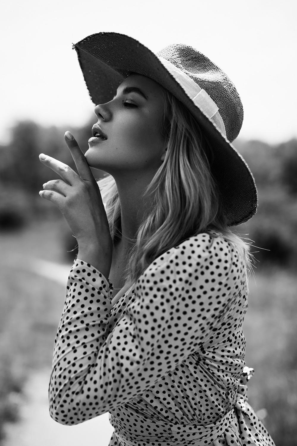 Portrait Editorial Fotografie Sasha Tsukareva, Schwarz Wei&szlig;, Dominique Hammer Fotograf Wien