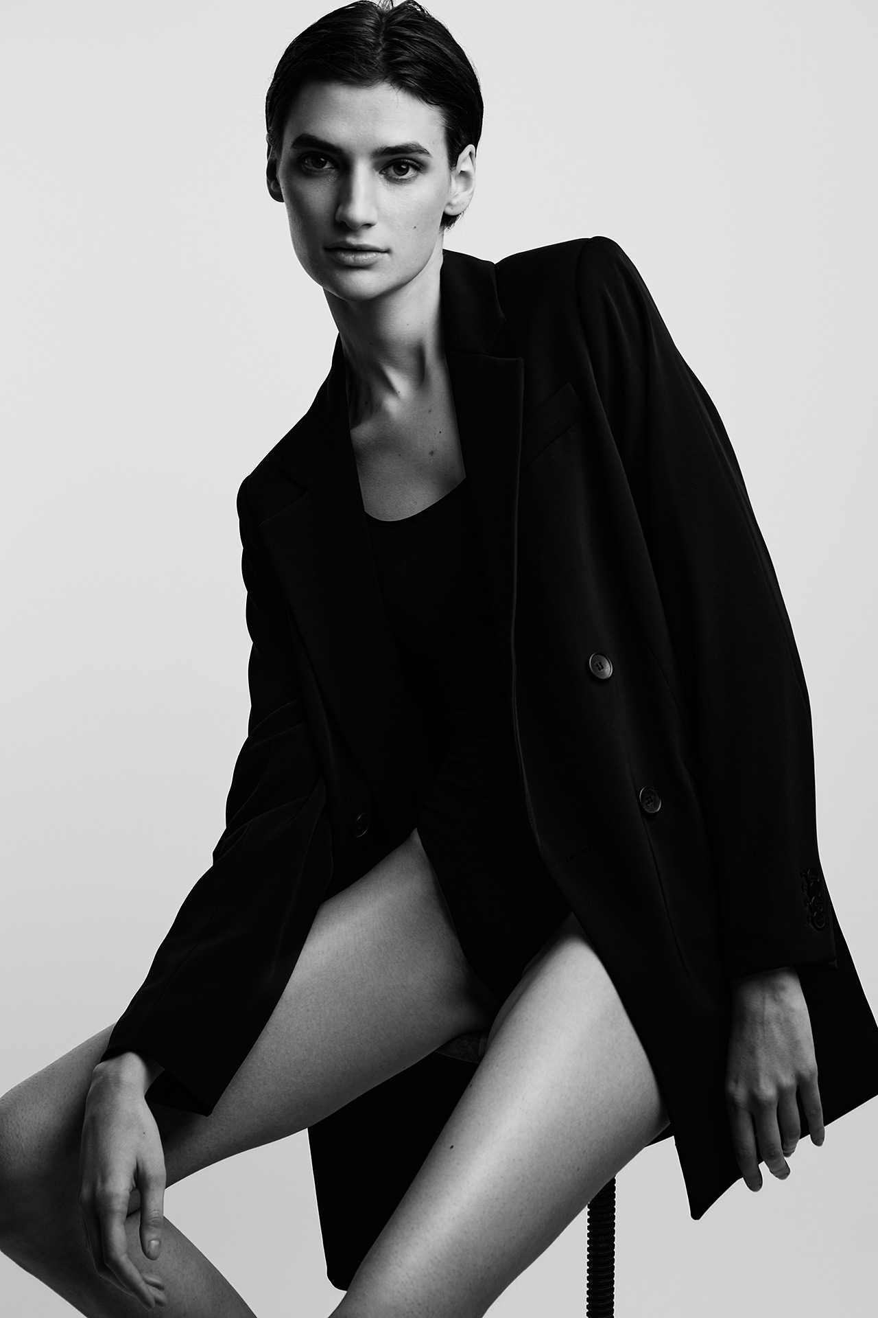 Fashion Editorial Fotografie Model Valentina von Wiener Models, Schwarz Wei&szlig;, Dominique Hammer Fotograf Wien