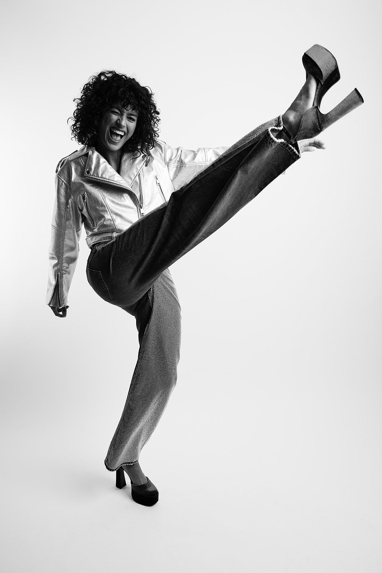 Fashion Editorial Fotografie Model Valentina, Schwarz Wei&szlig;, Dominique Hammer Fotograf Wien