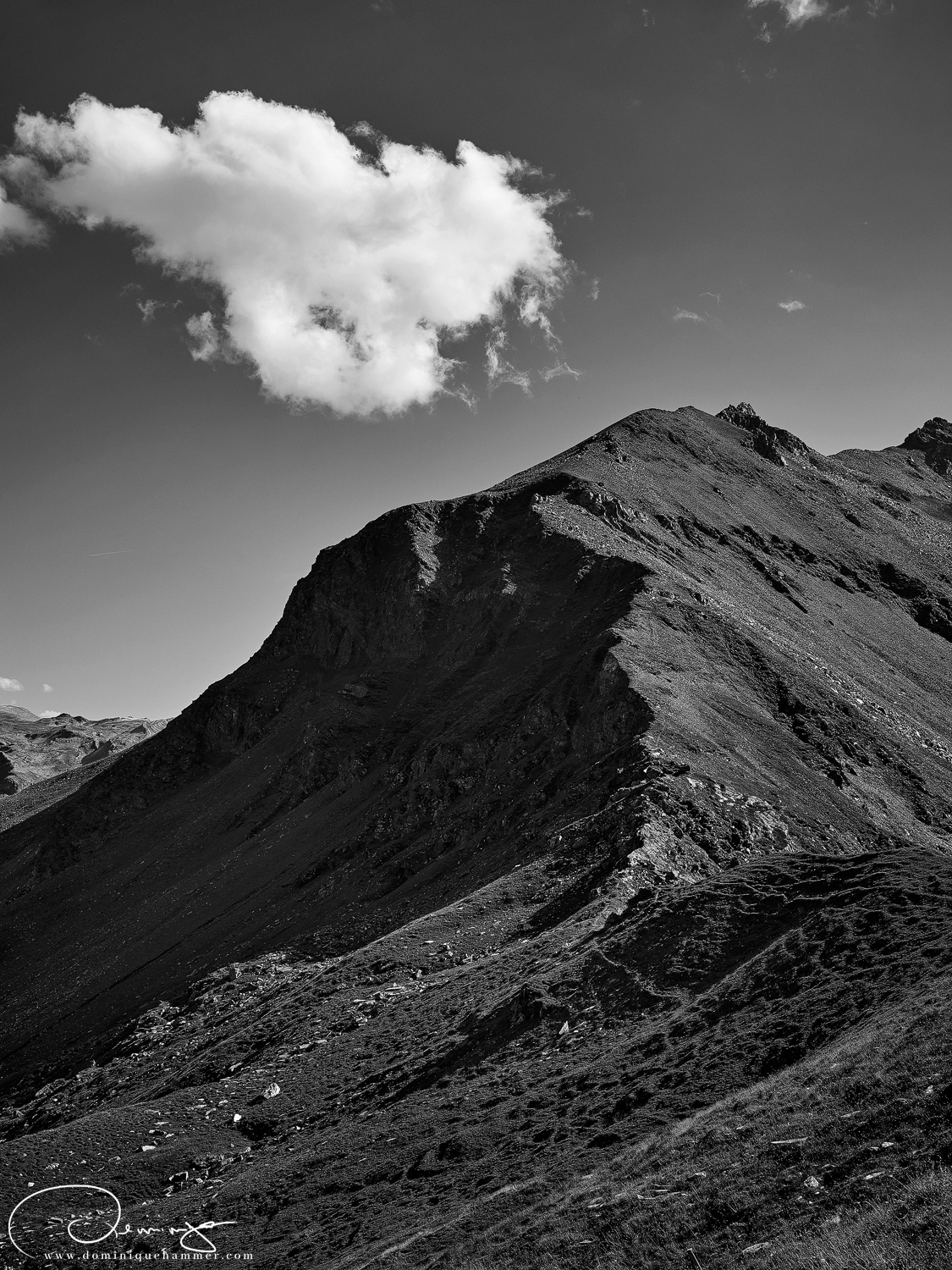 Blick auf einen Berggipfel mit Wolken auf der Gro&szlig;glockner Hochalpenstra&szlig;e von Fotograf Dominique Hammer