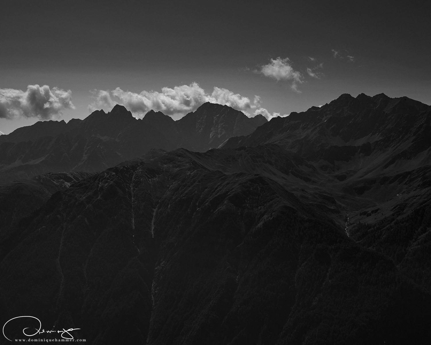 Blick auf die Berggipfel nahe der Gro&szlig;glockner Hochalpenstra&szlig;e von Fotograf Dominique Hammer