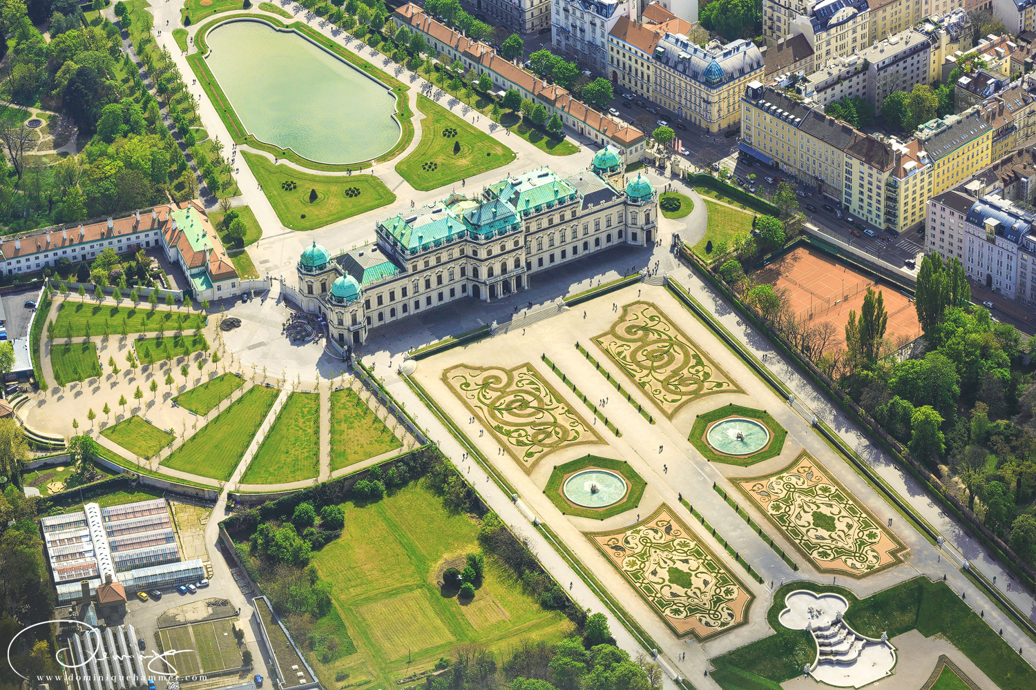 Luftaufnahme von Schloss Belvedere von Fotograf Dominique Hammer