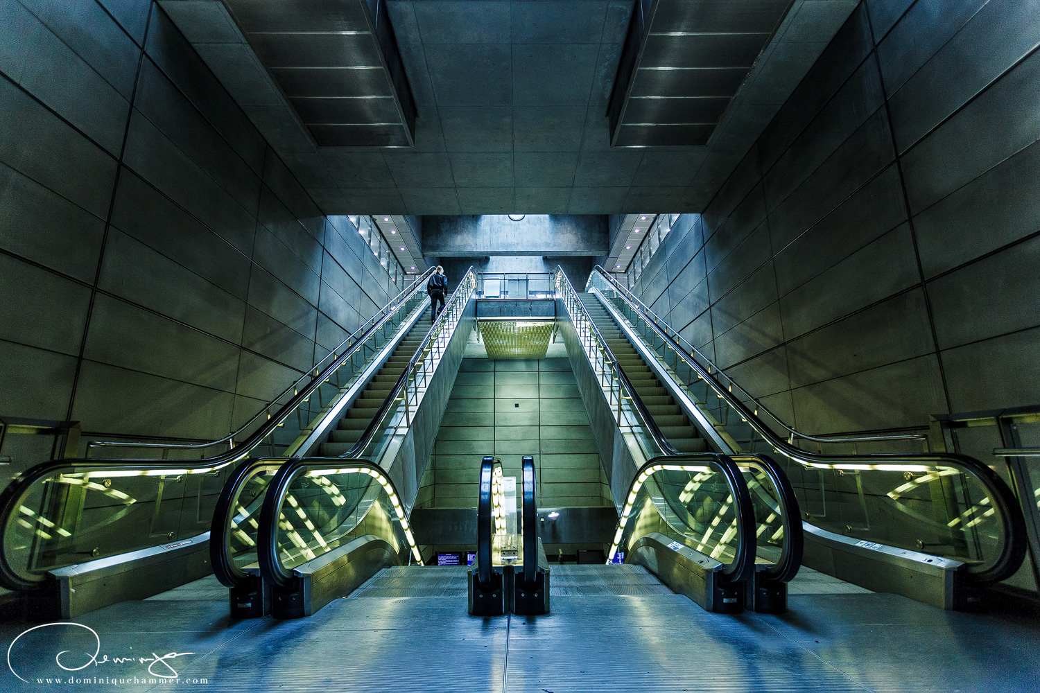Rolltreppen in einer Ubahnstation in Kopenhagen, von Fotograf Dominique Hammer